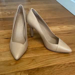 Brooks Brothers Nude Pumps